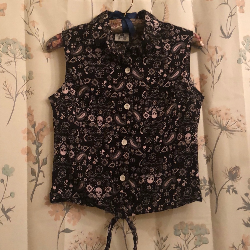 😈 Hell Bunny Tie Front Paisley Skull Top 😈